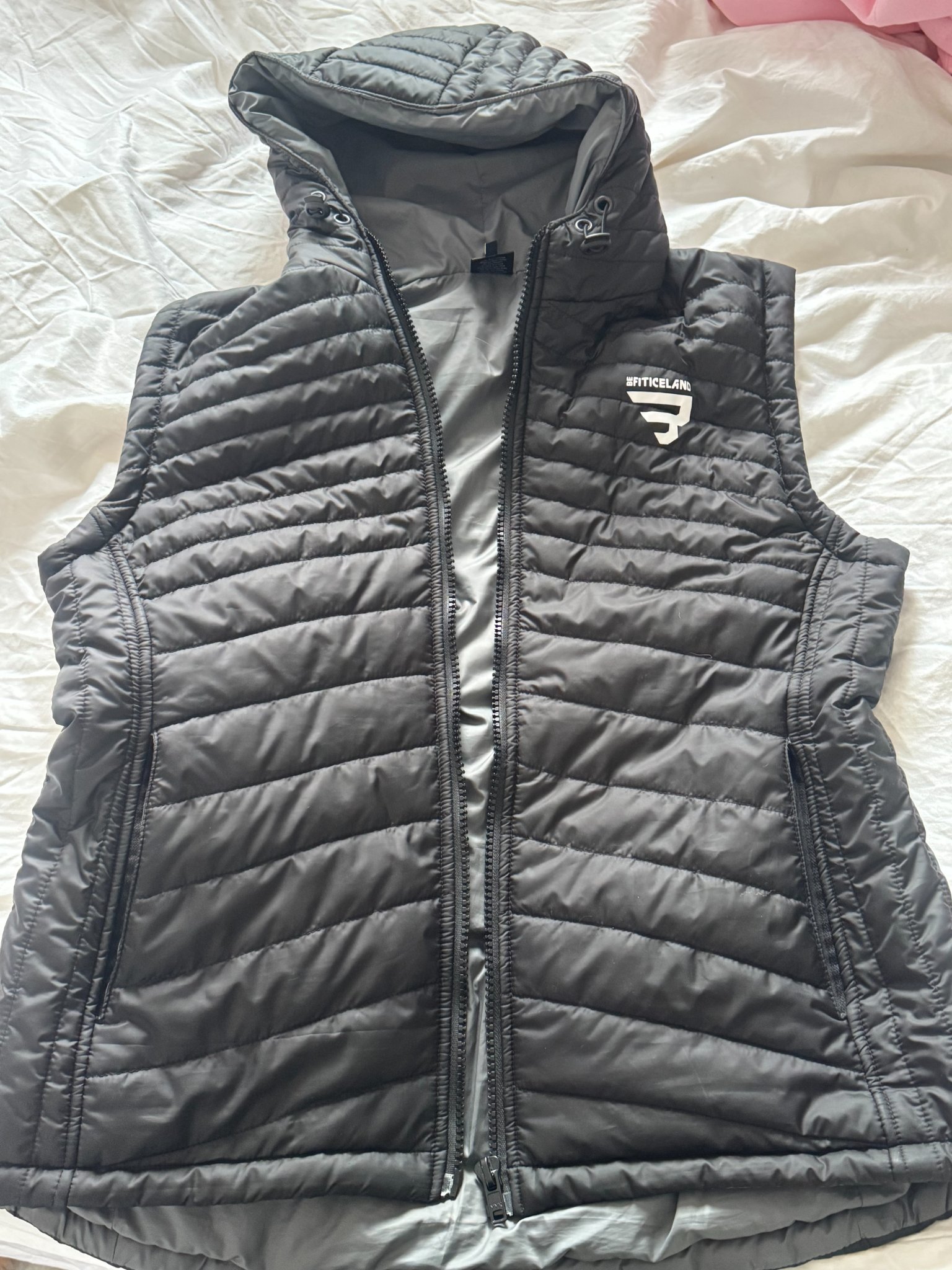 Vesti Beefit Iceland .
Stærð 2 XL
verð 6.000 kr.
